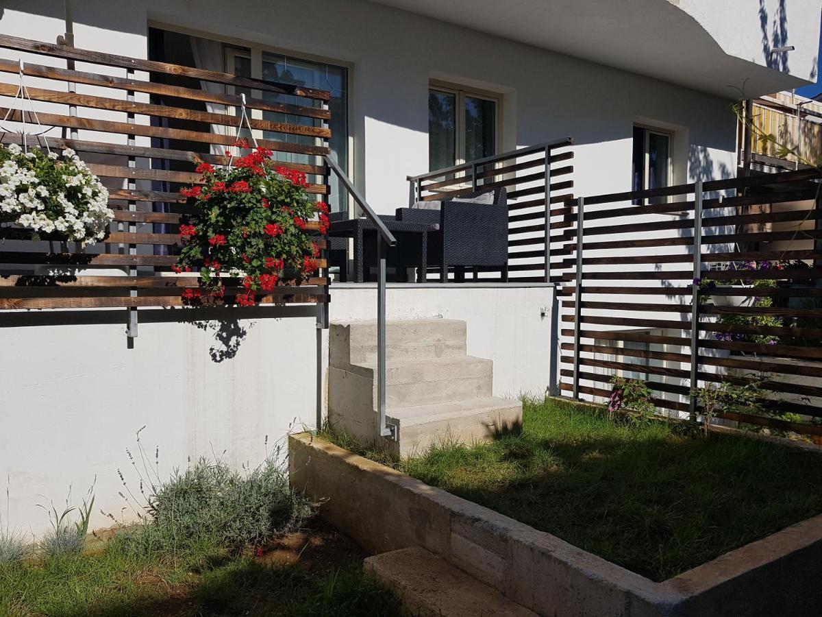 Anica Apartments Funtana Bagian luar foto